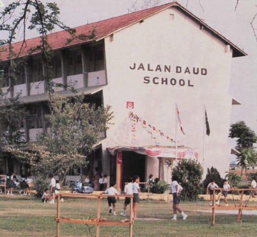 Exterior facade of Jalan Daud School’s building (1981).