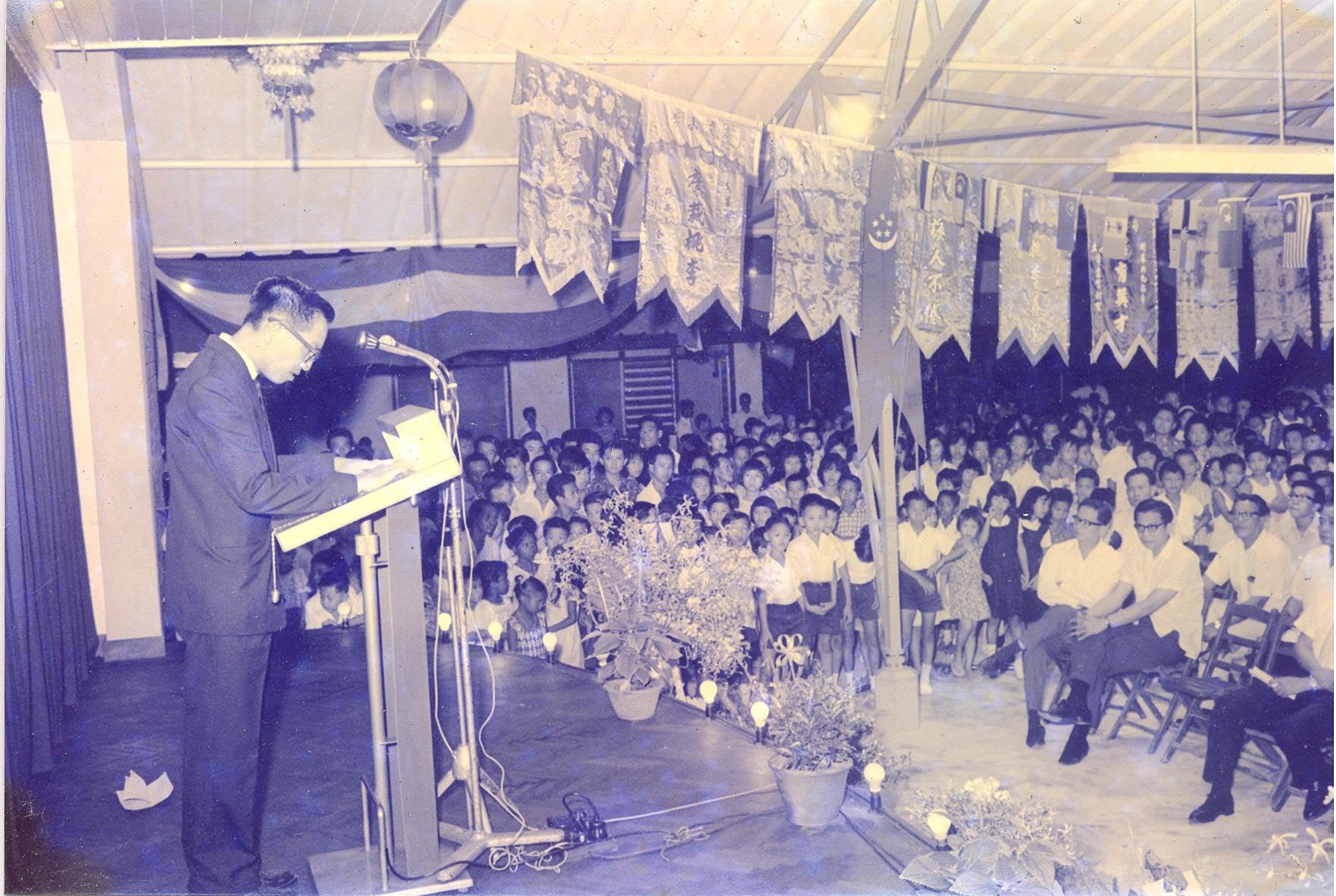 In January 1965, with Mr Yau Chung Mang as the Principal, Changkat Changi Primary School opened its doors to its first students and started with thirty classes.