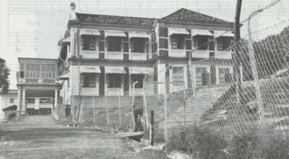 Facade of Pearl’s Hill School building at Pearl’s Hill Road (1914 - 1971)