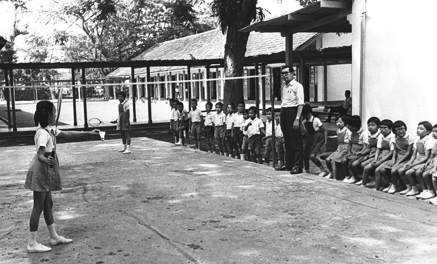 Students playing badminton at Dorset Primary School (1971). Dorset School Collection, courtesy of National Archives of Singapore.