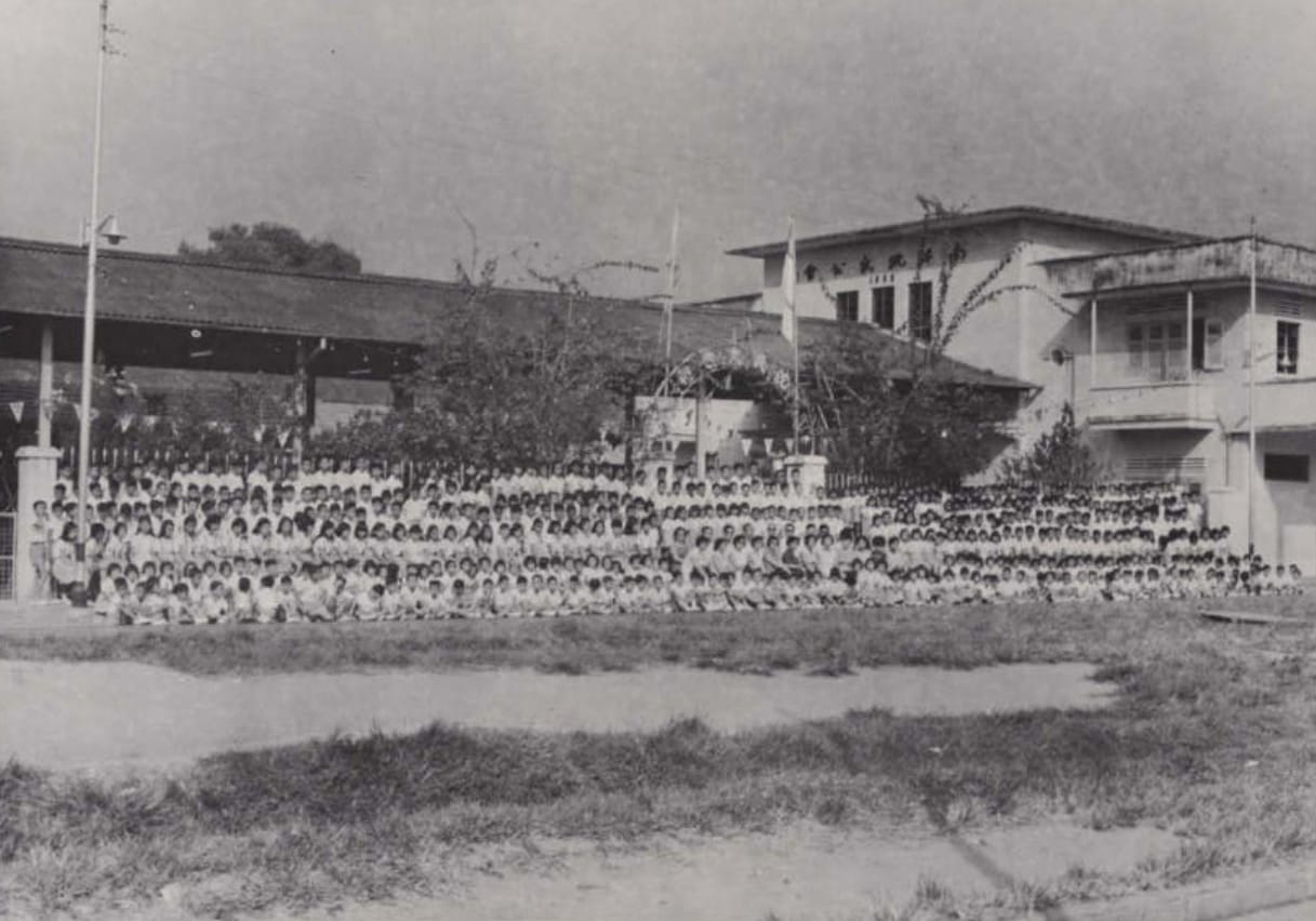 Group photo of all students and staff (1967).