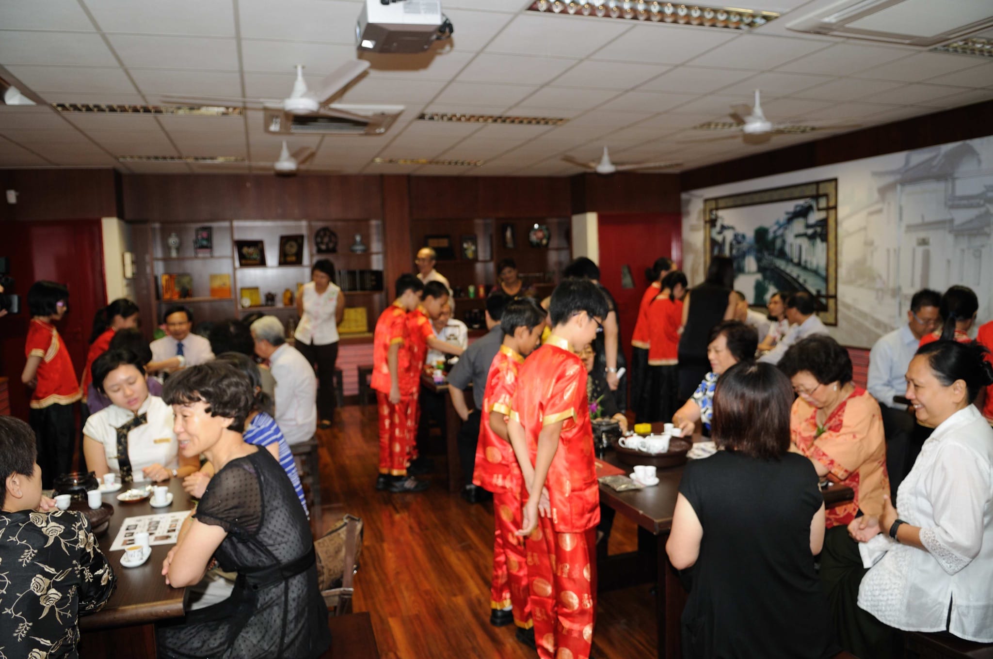 Holy Innocents’ Primary School opened her Chinese Teahouse “养心斋” in 2010 to cultivate in students the appreciation and practice of Tea Art.