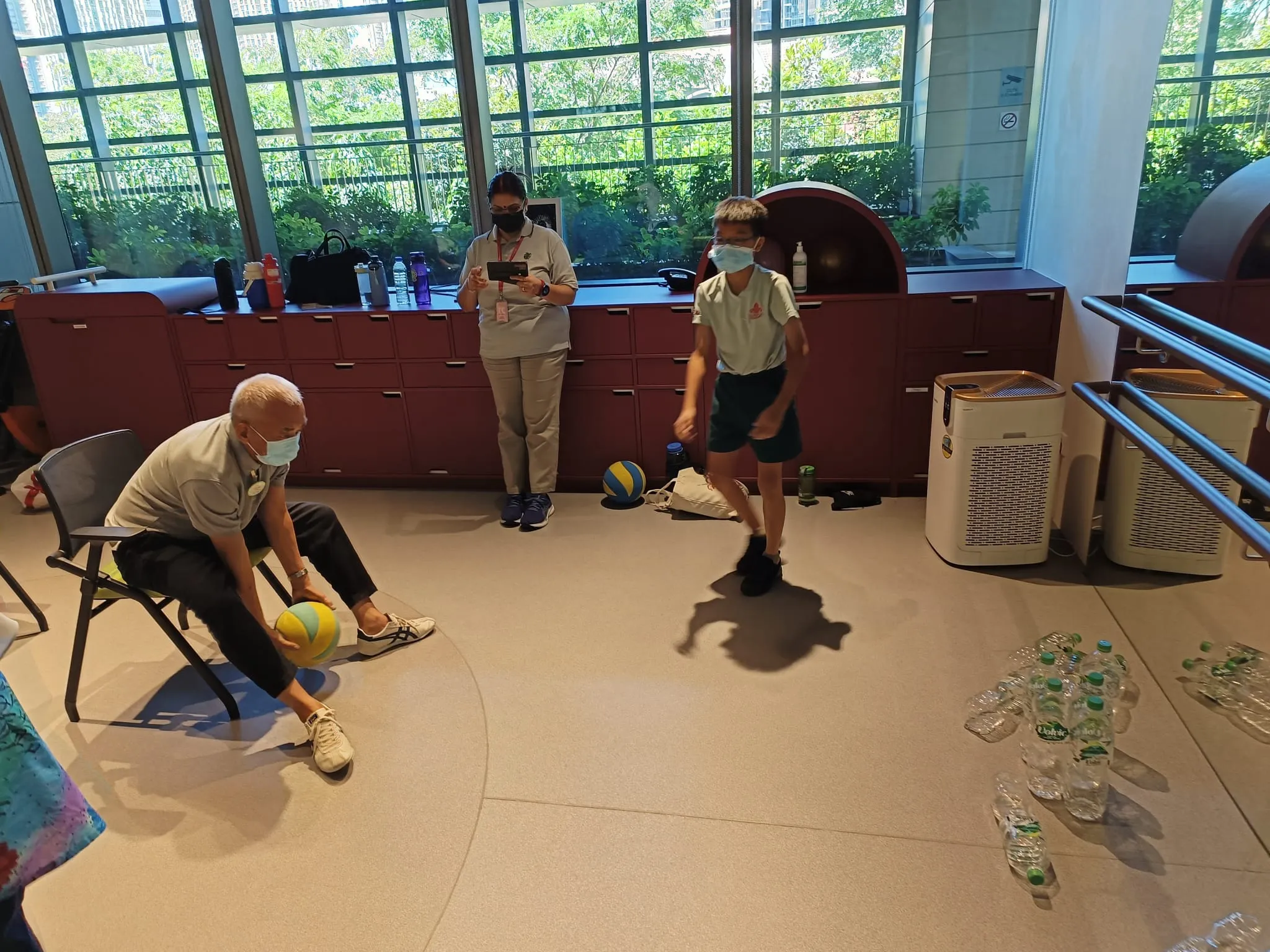 Students are engaging patients with games.