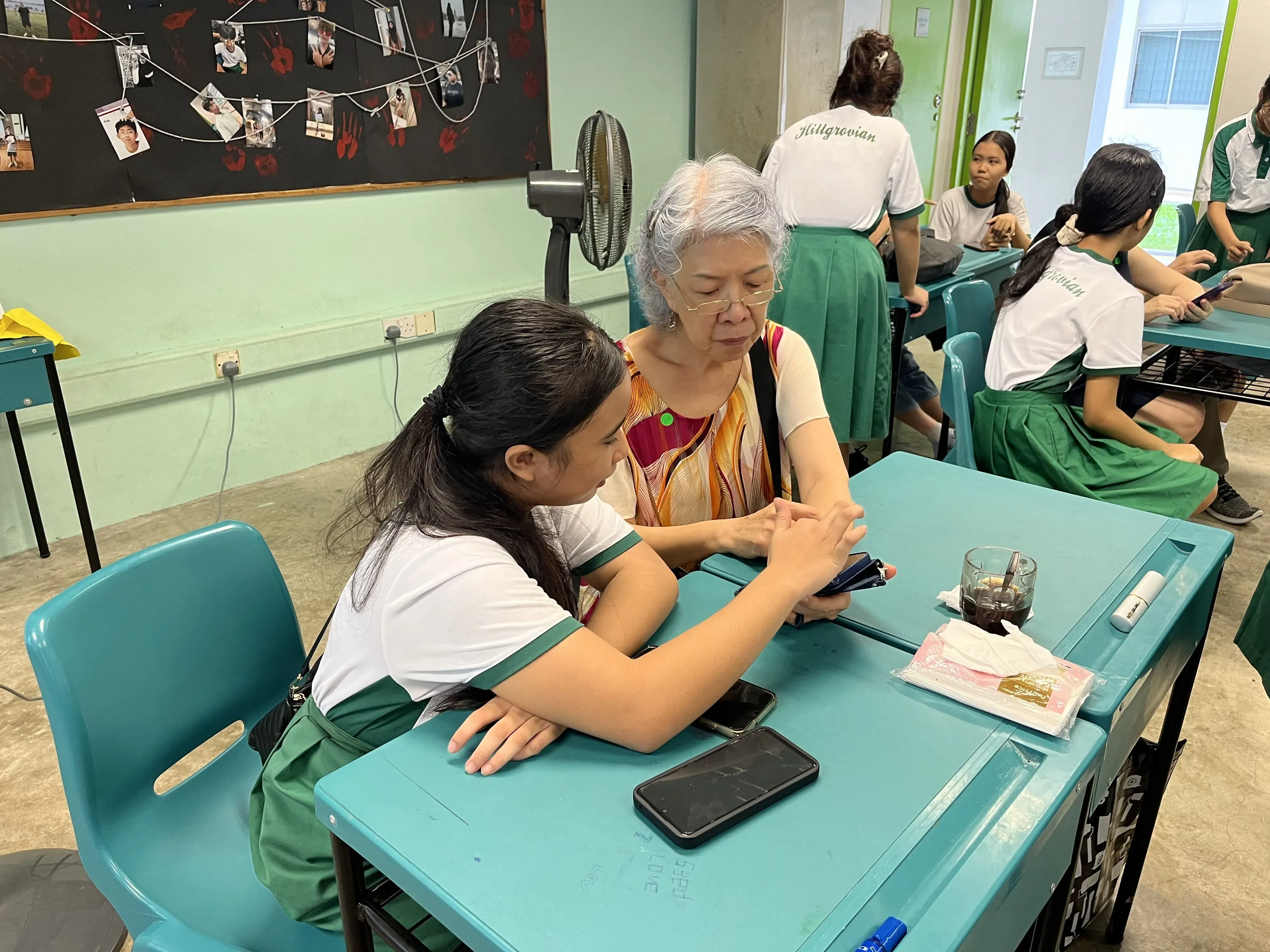 A student from Hillgrove Secondary School taught a senior on video creation and editing with Capcut.