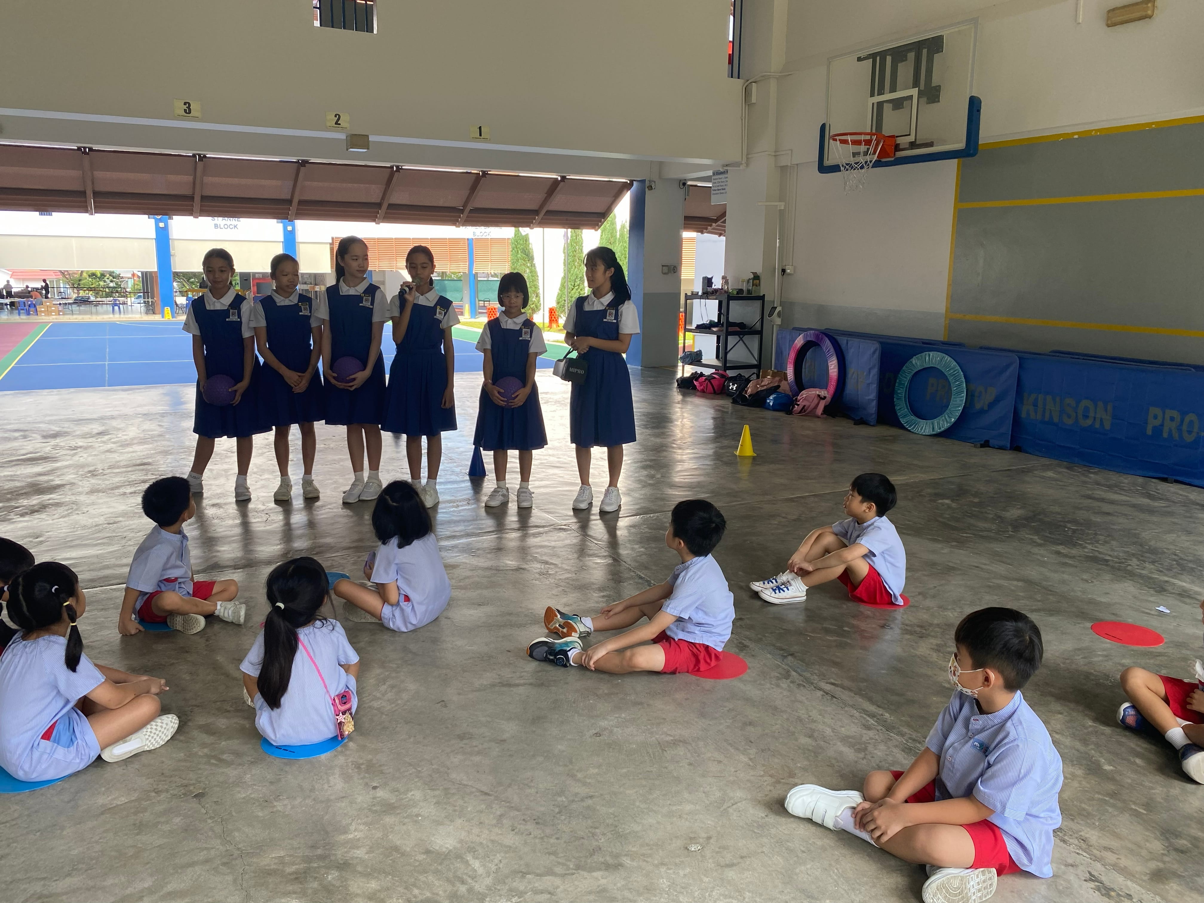 Prefects Welcome K2 children for P1 Familiarisation Slide 1