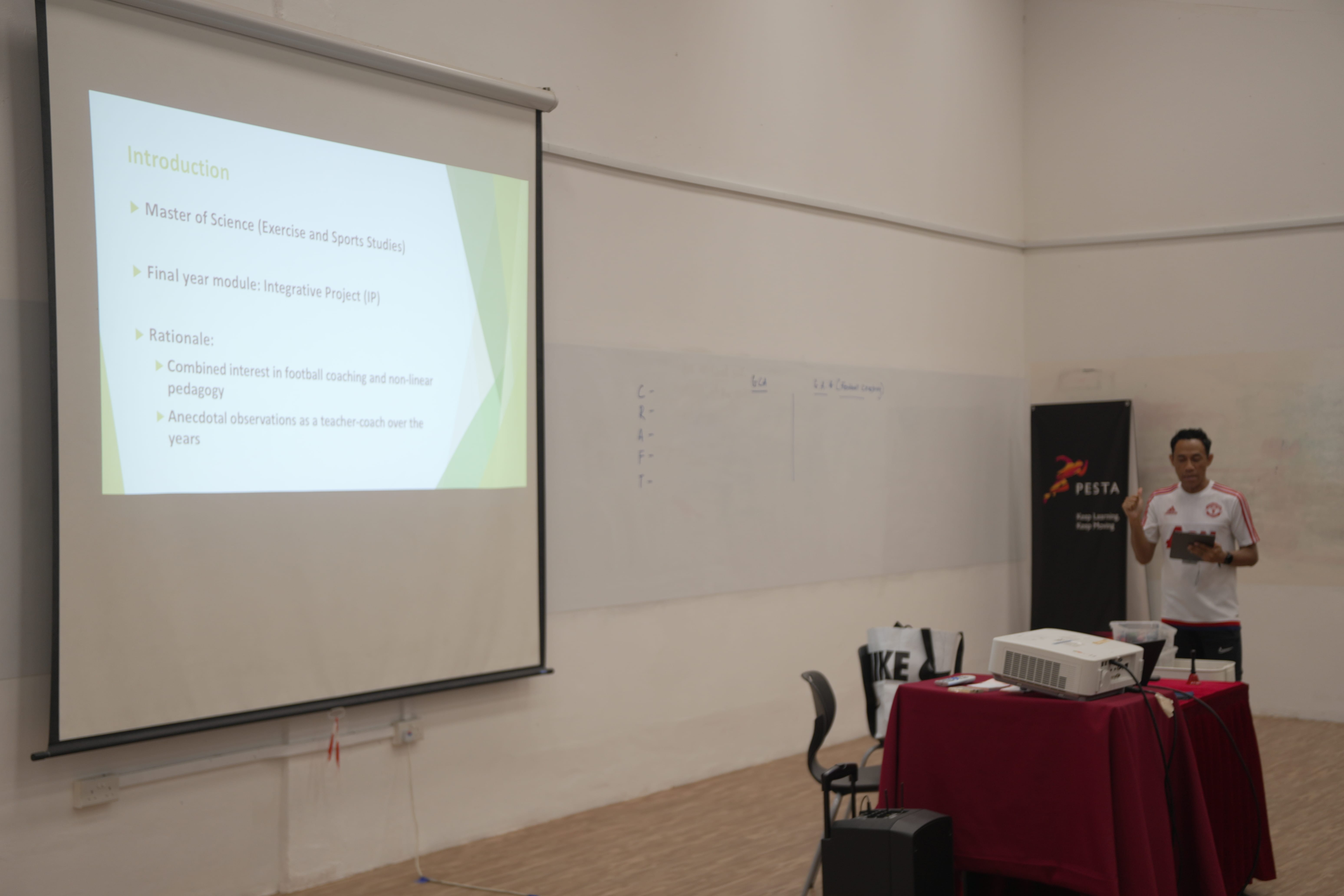 CS 2.2 Designing Football Lessons for Game Play: A Comparison of Linear and Non-Linear Pedagogy