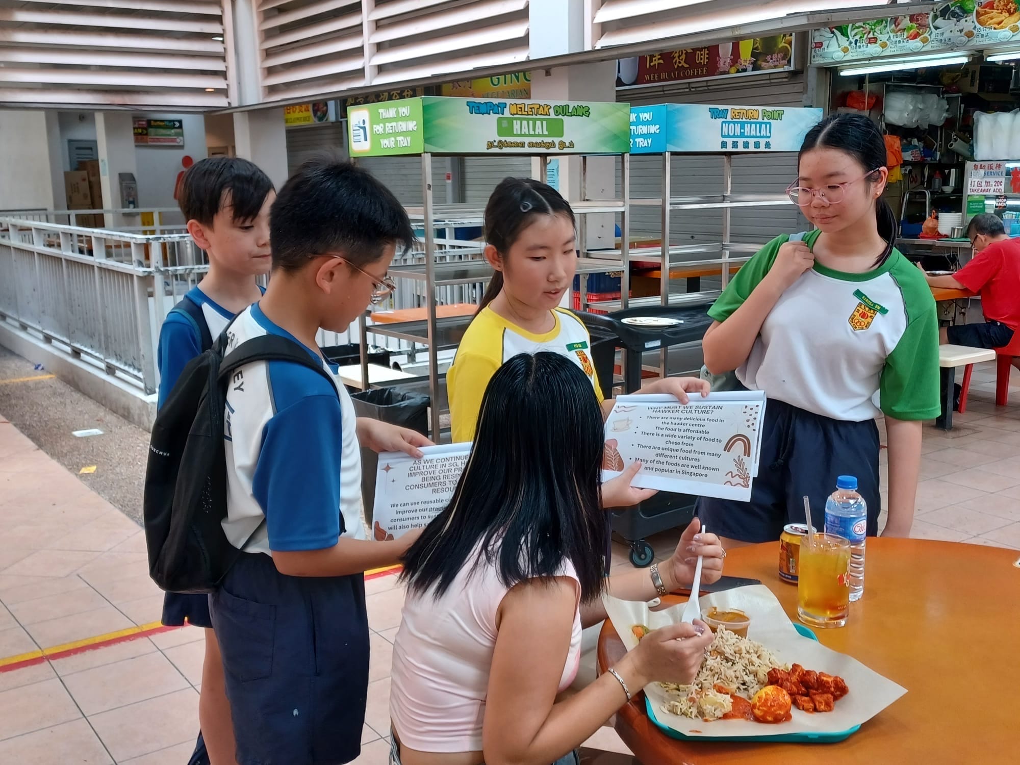 Students doing presentaiton to public, to raise awareness the importance of cleaning the area clean.