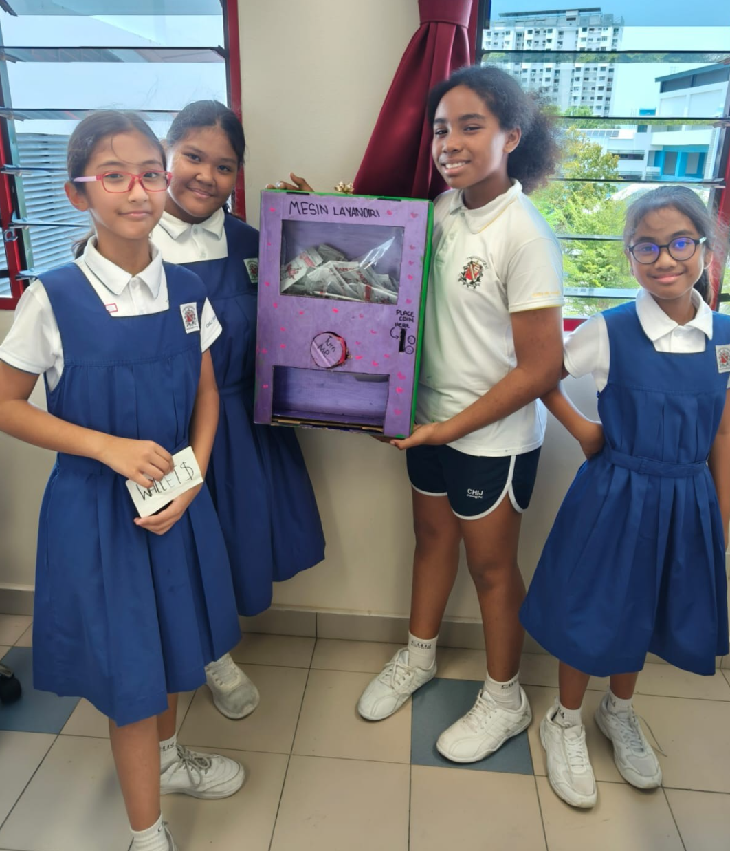 IJ girls presenting their project in Malay