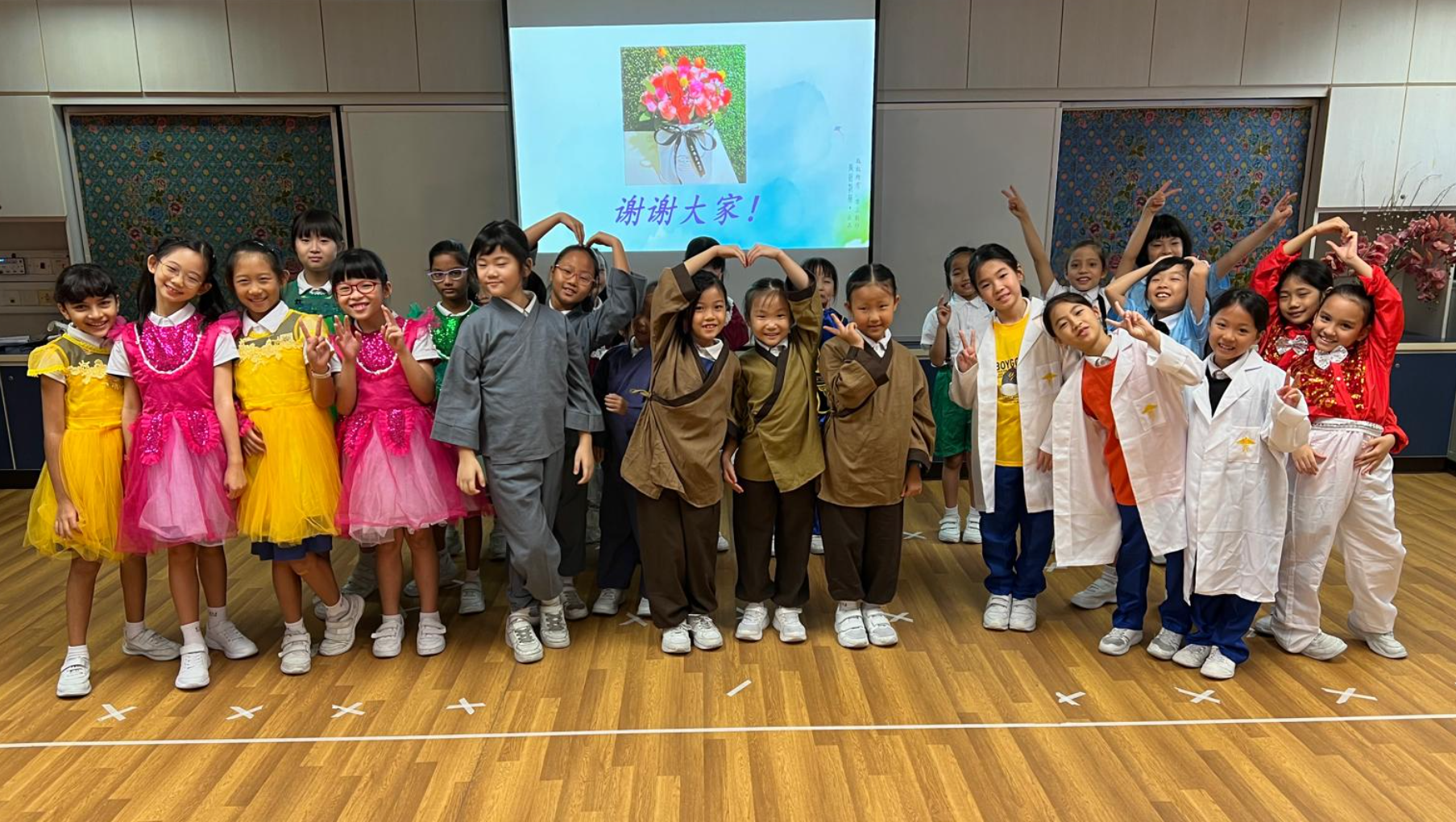 IJ girls role-play using costumes