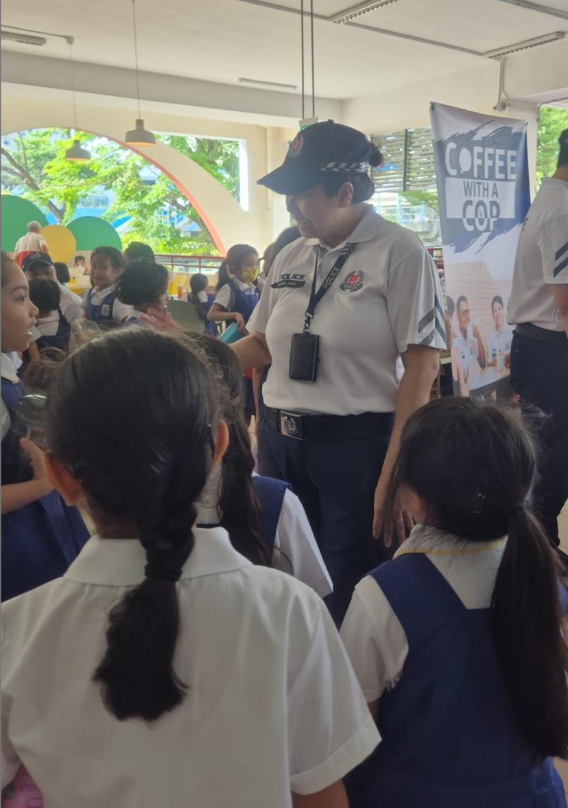 Police Office sharing with students during Total Defence Day