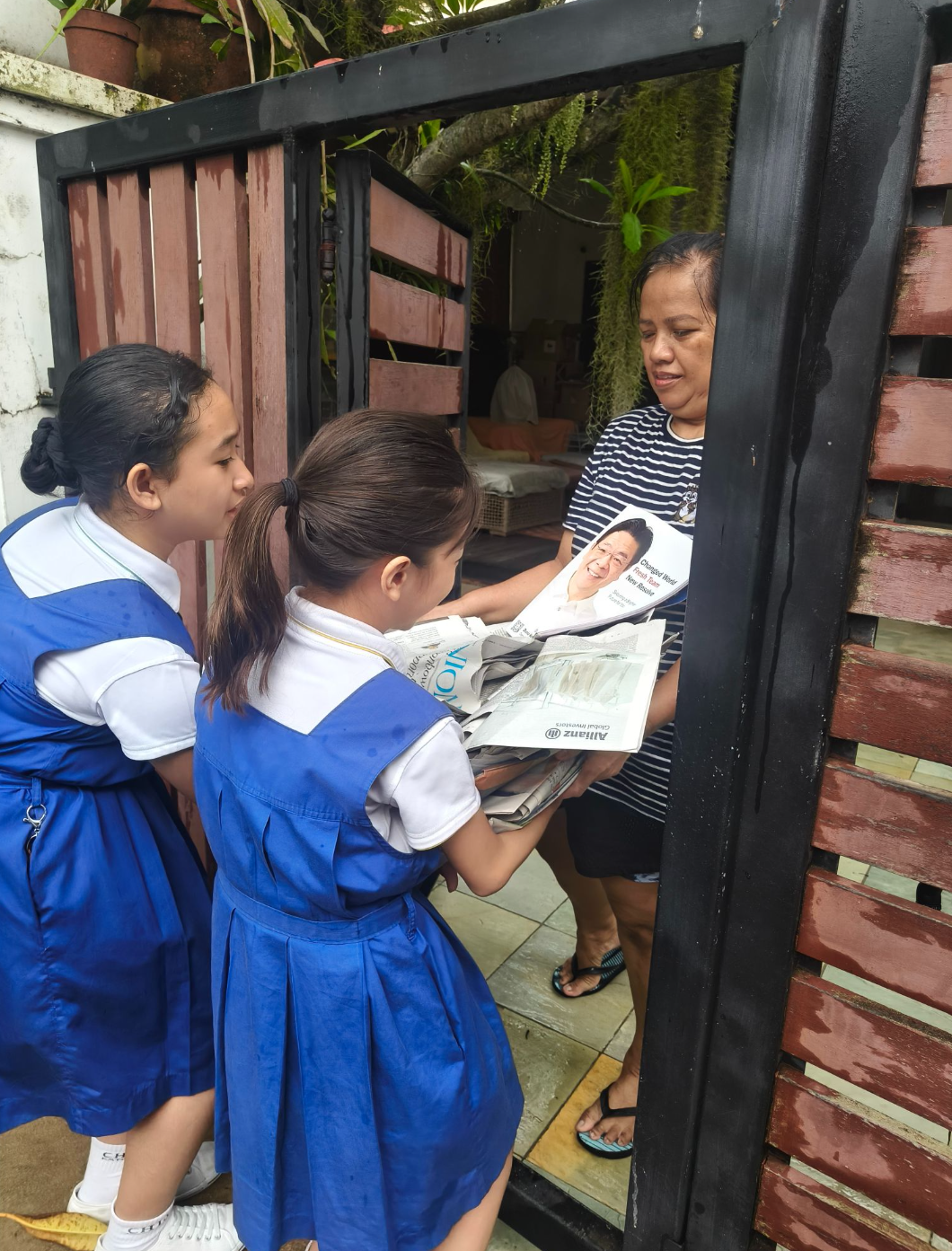 Students recycling with neighbours