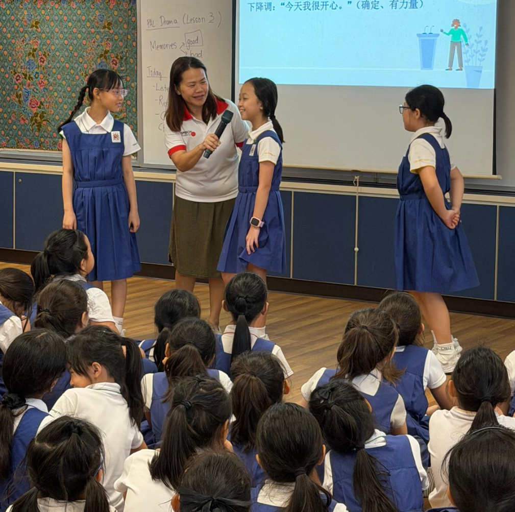 IJ girls interviewed in Mandarin