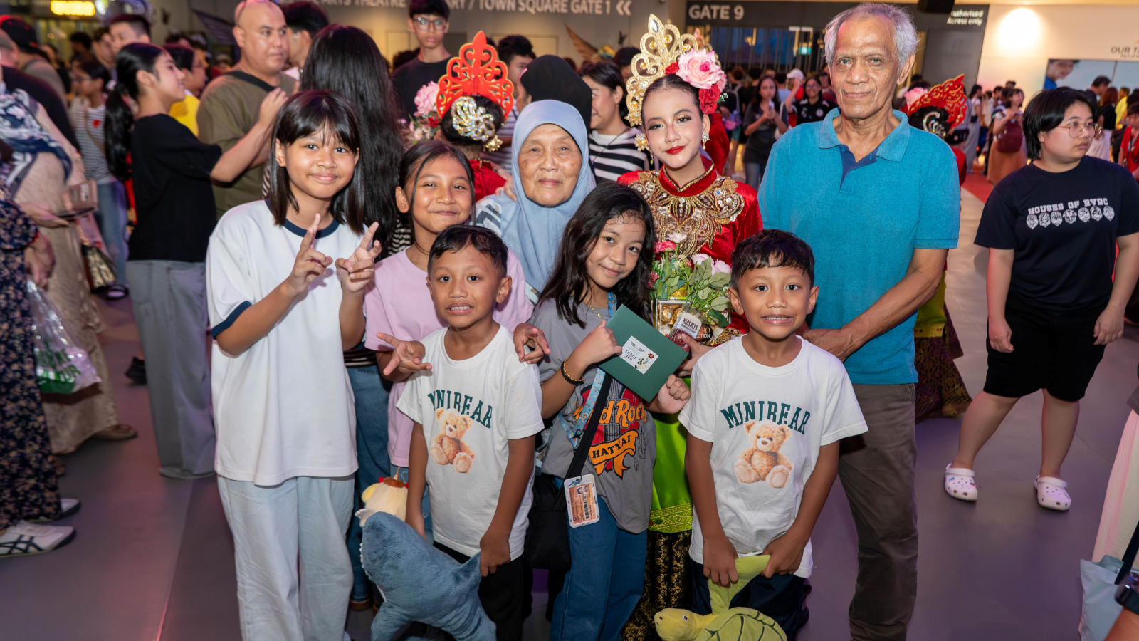 Photo of performer with her family