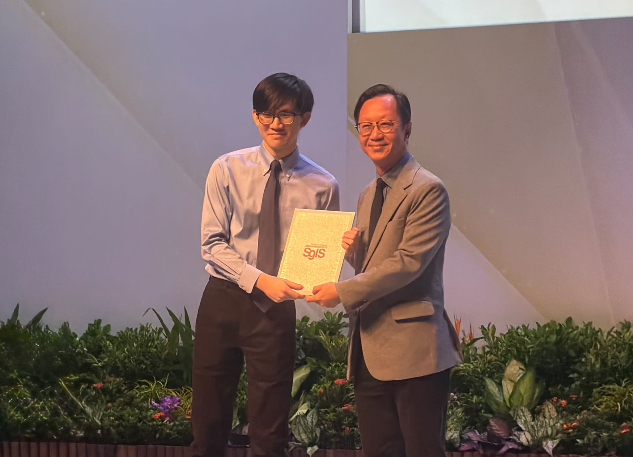 Scholar receives award 1