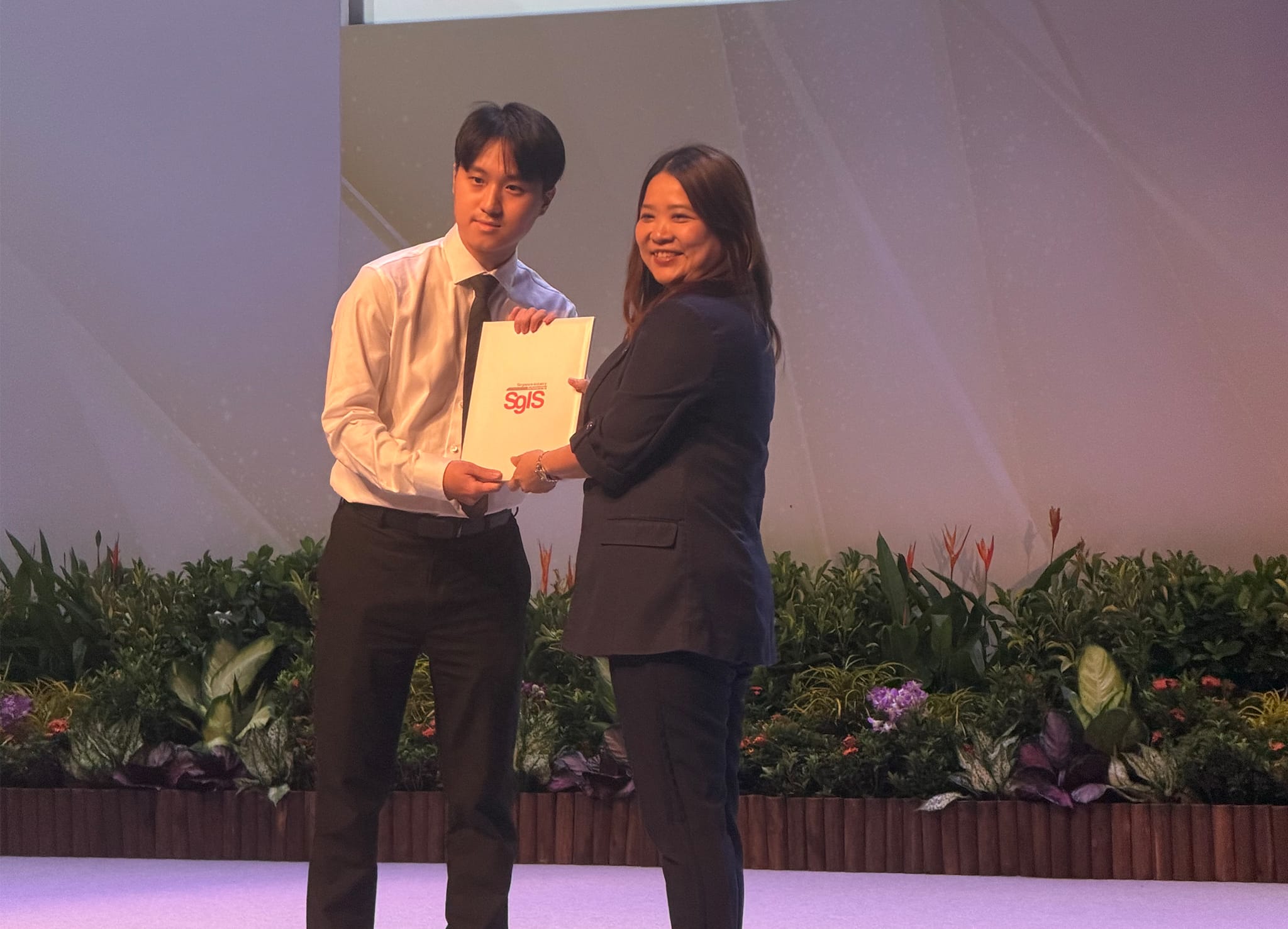 Scholar receives award 3