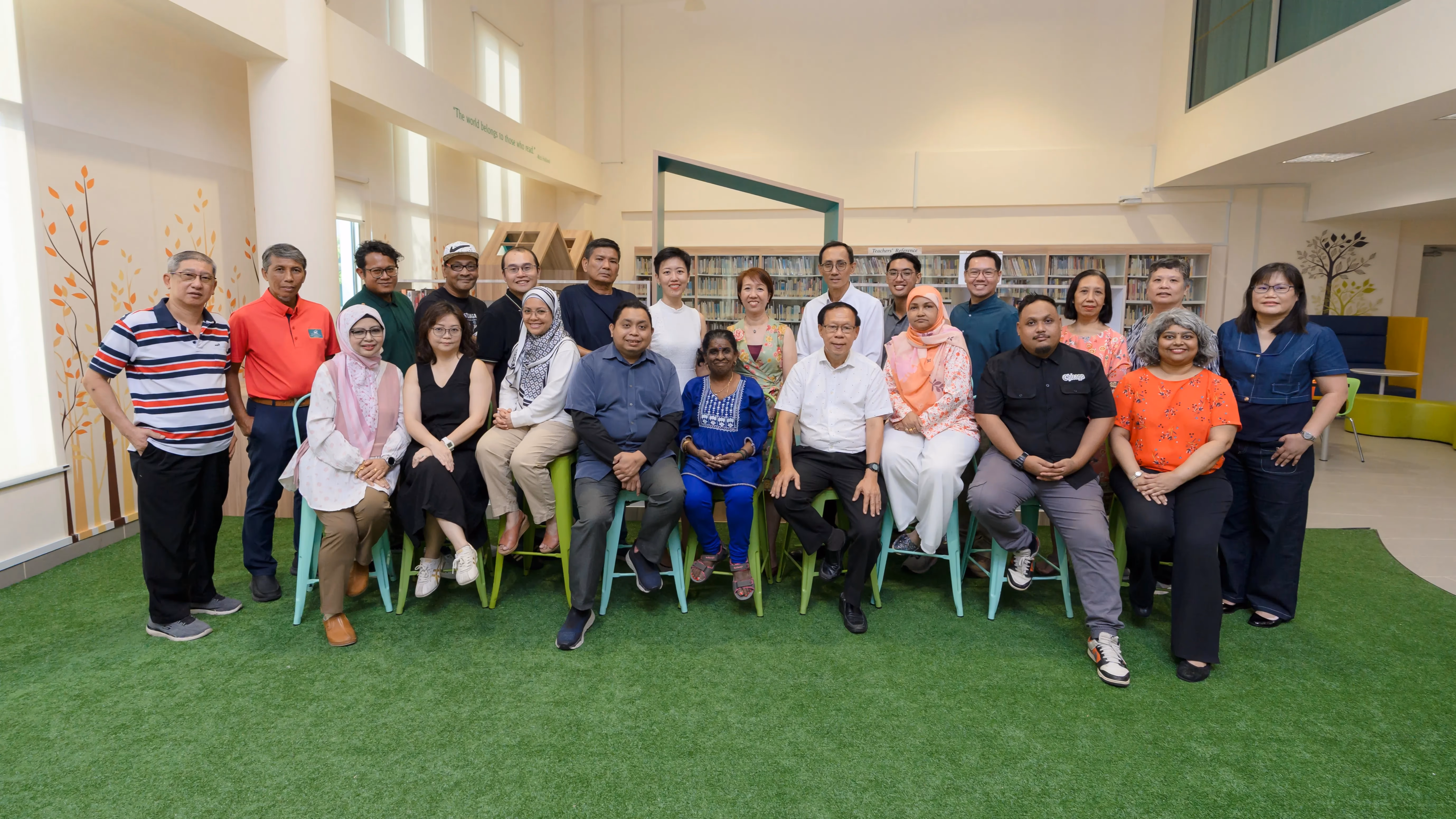 Group photo of non-teaching staff