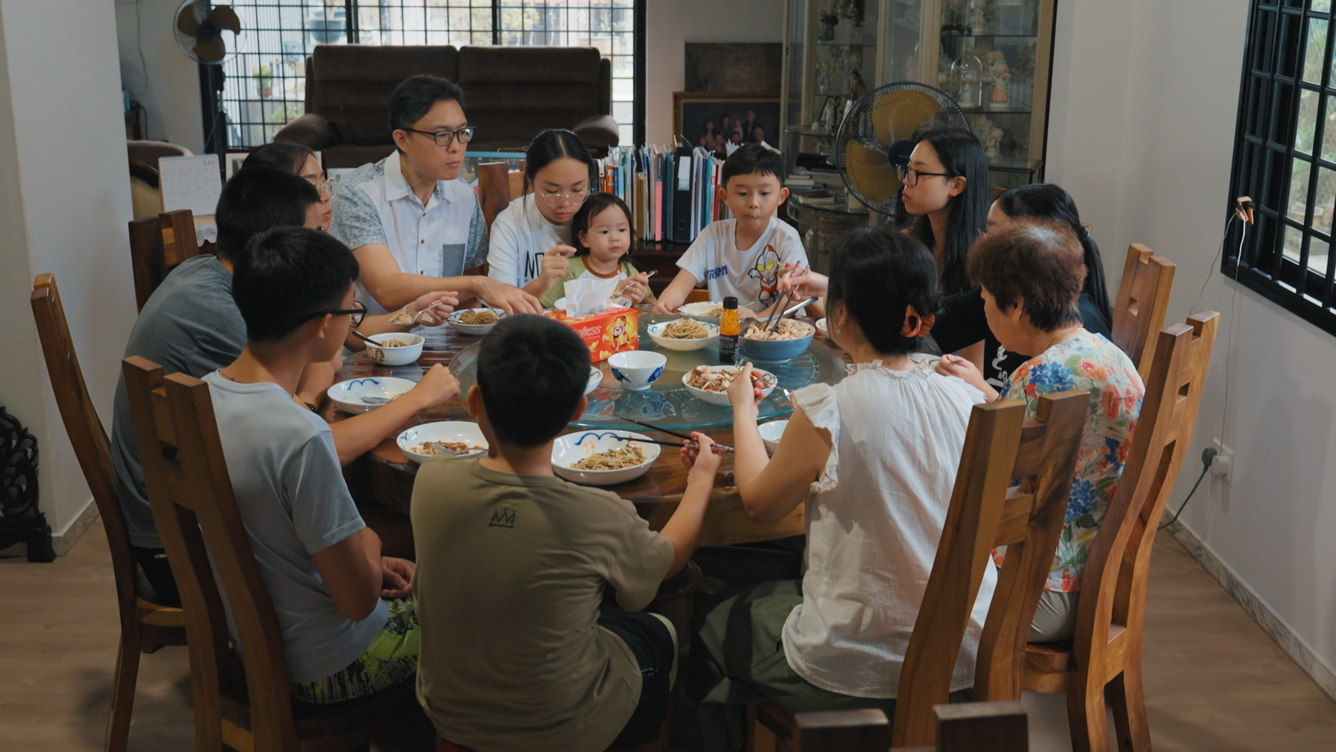 Image of large family eating together