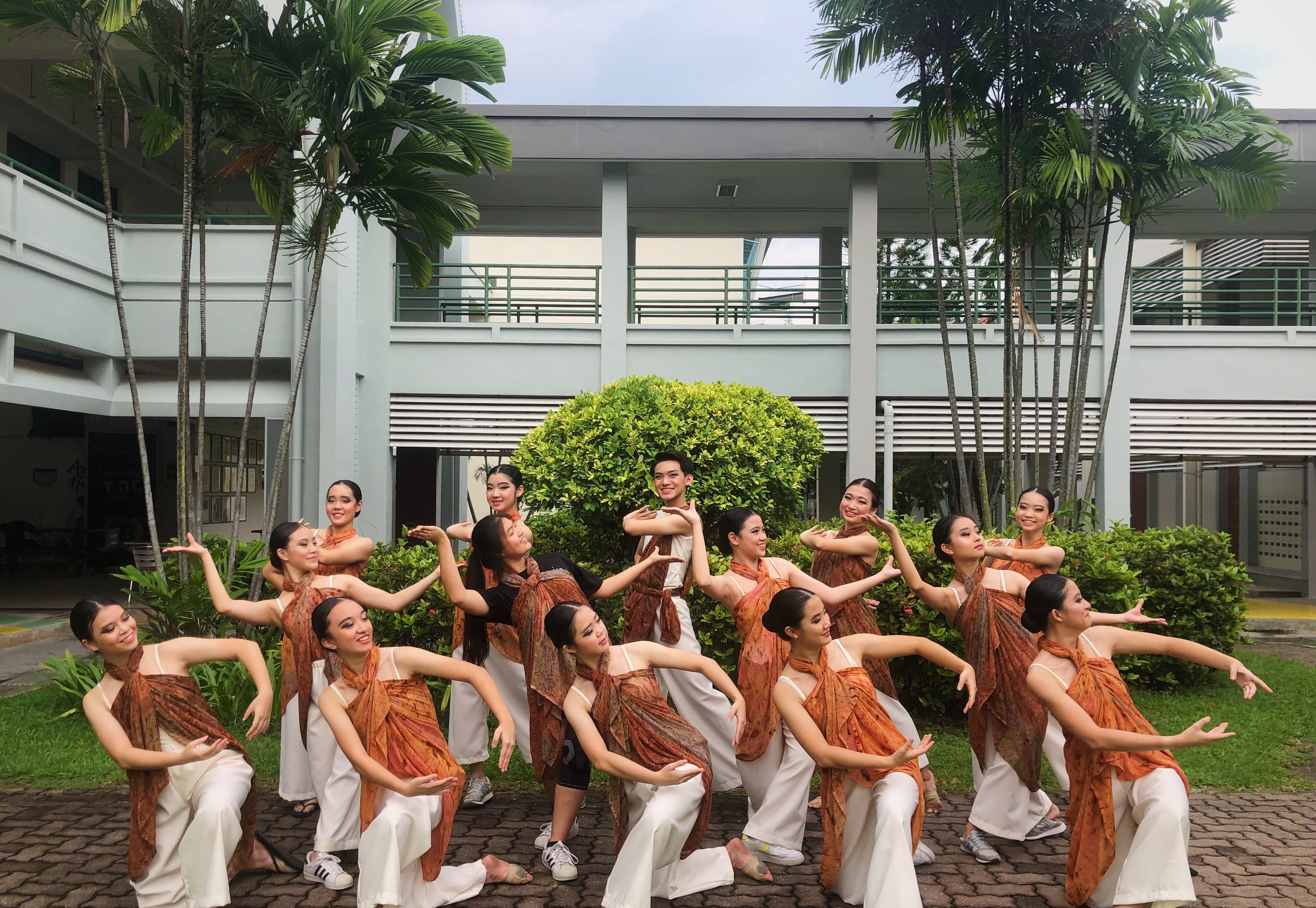 MODERN DANCE