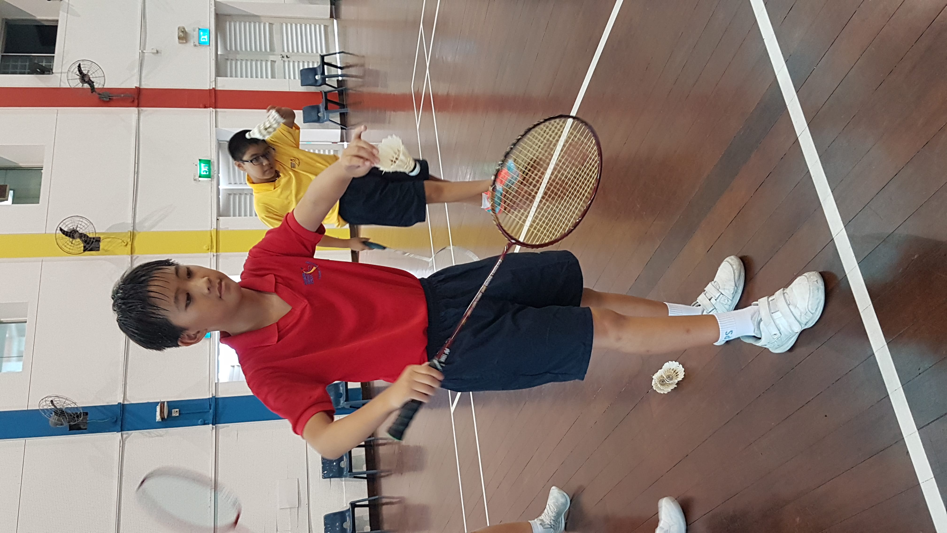 Let’s try a backhand serve.