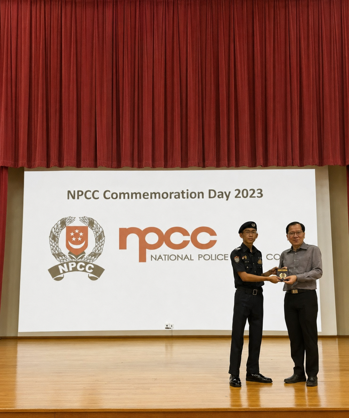 cadet getting award from P