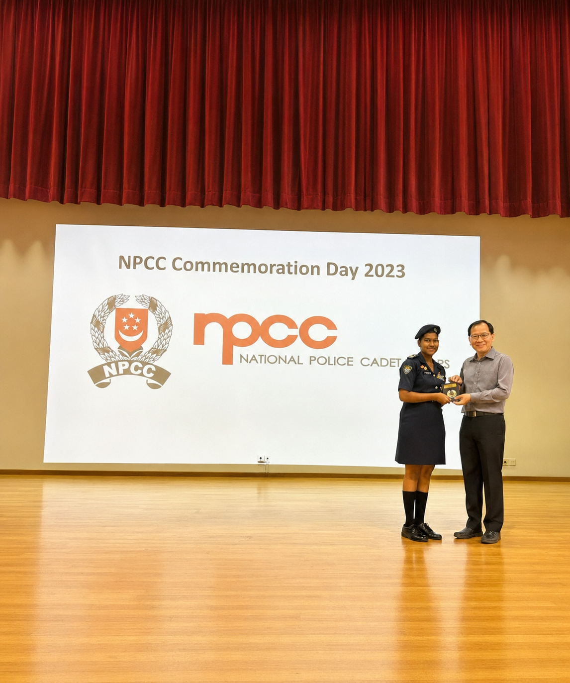 cadet getting award from P