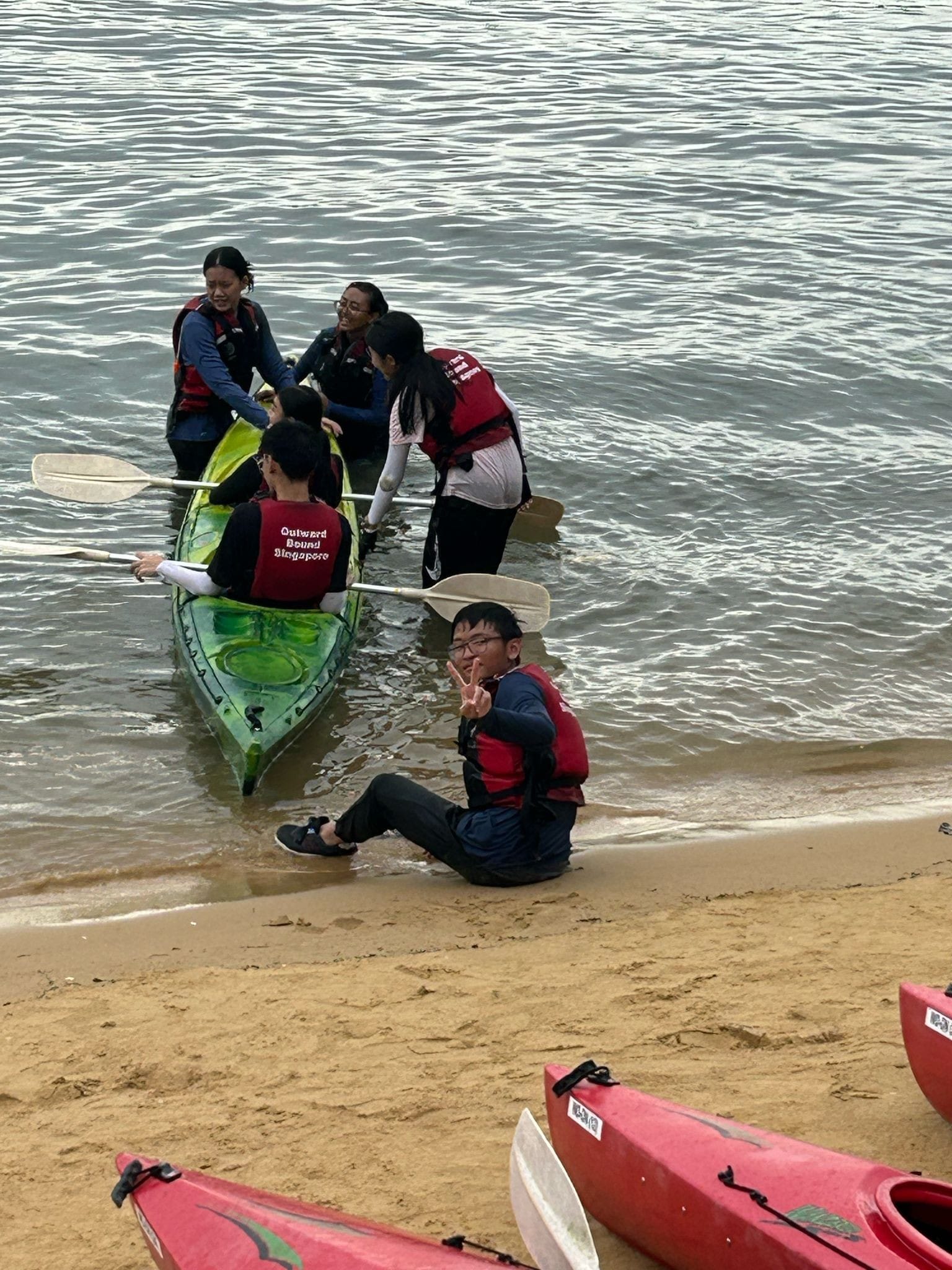 students get ready to kayak
