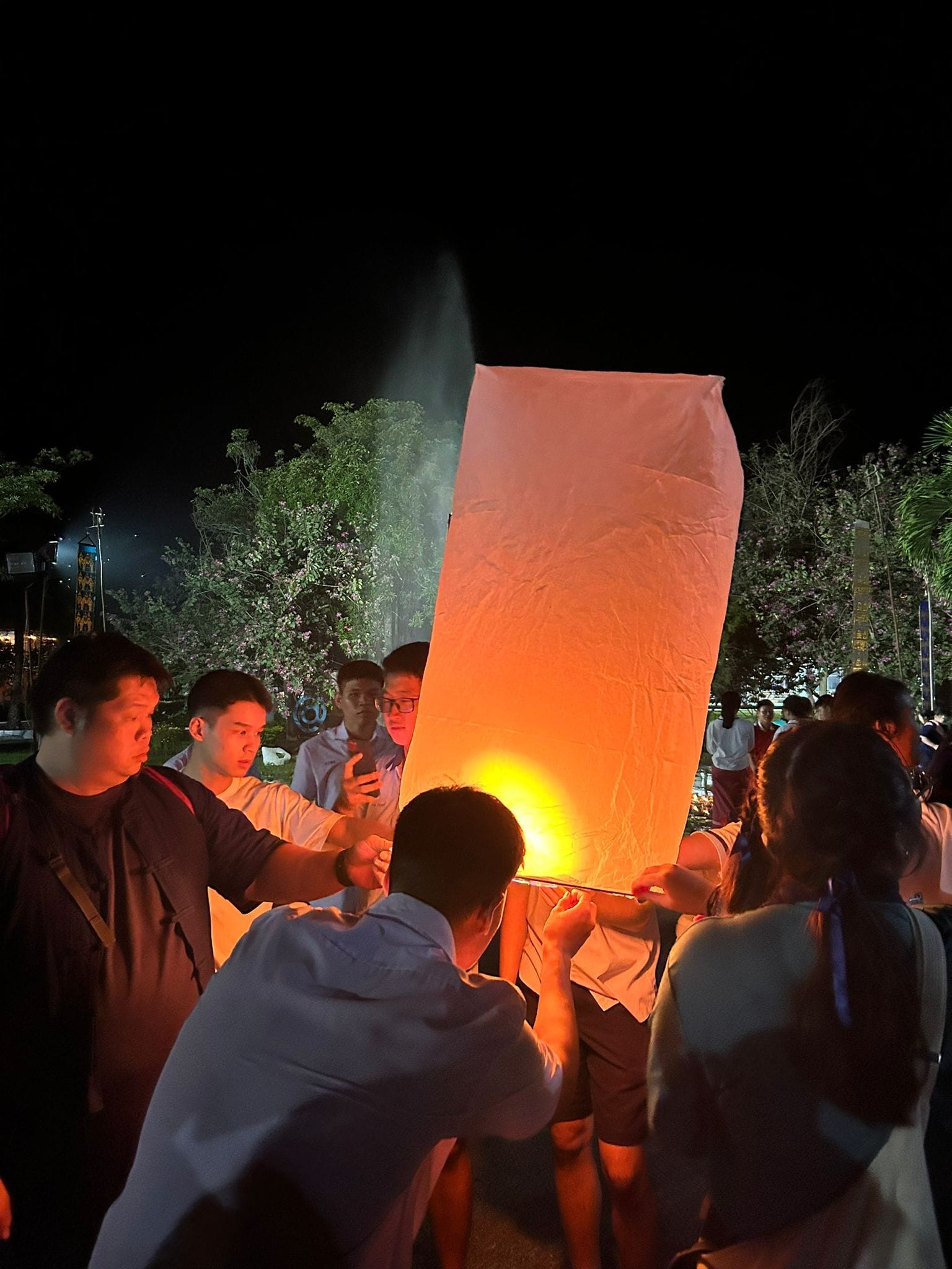 People lighting a Lanna lantern
