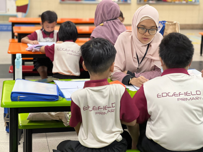 Edgefield Primary students in a focused reading session with their parent volunteers