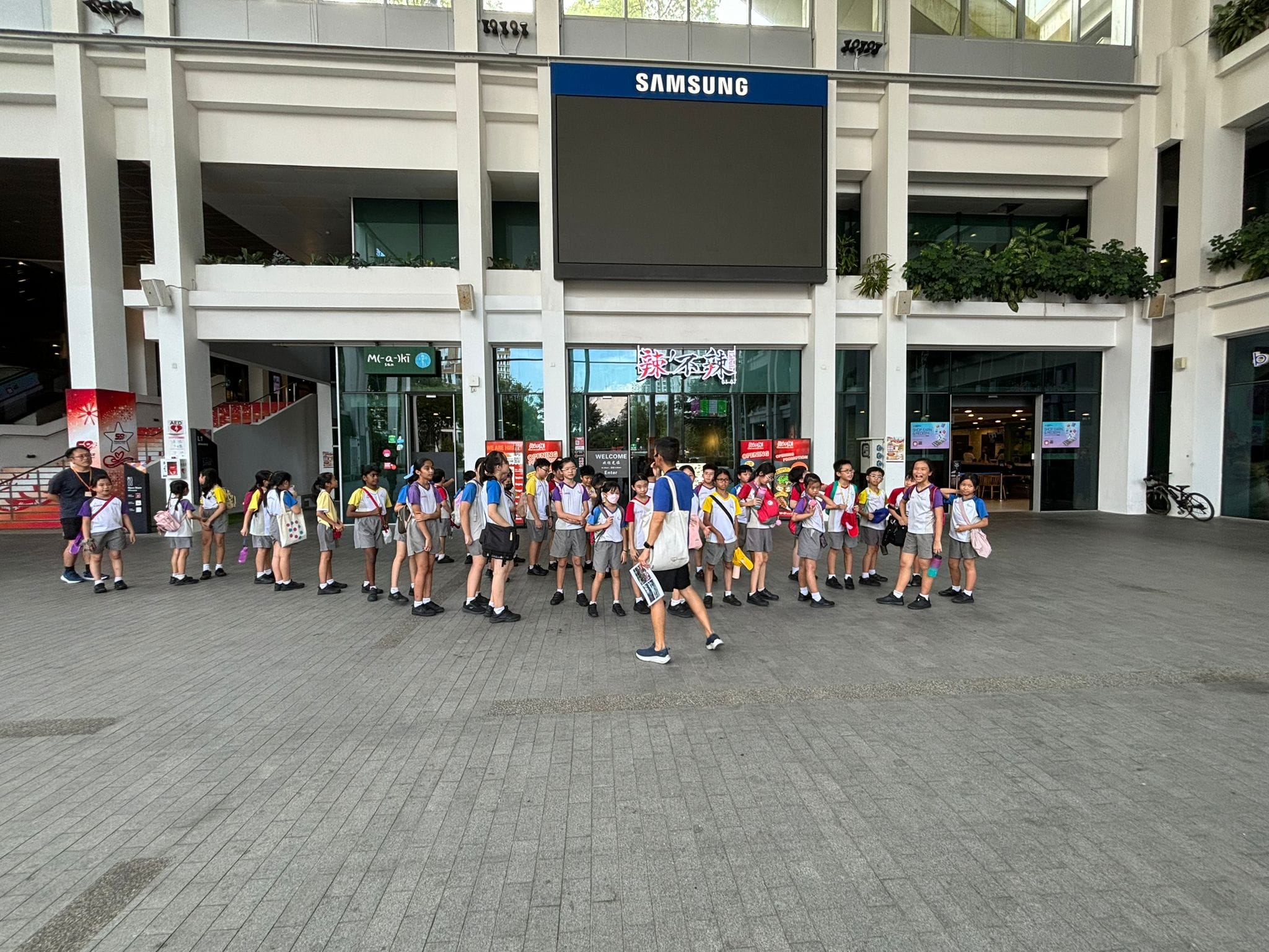 As part of our Physical Education curriculum, our Primary 4 students embarked on an exciting Outdoor Education Day Trip to Oasis Terrace and Punggol Waterway Park. 